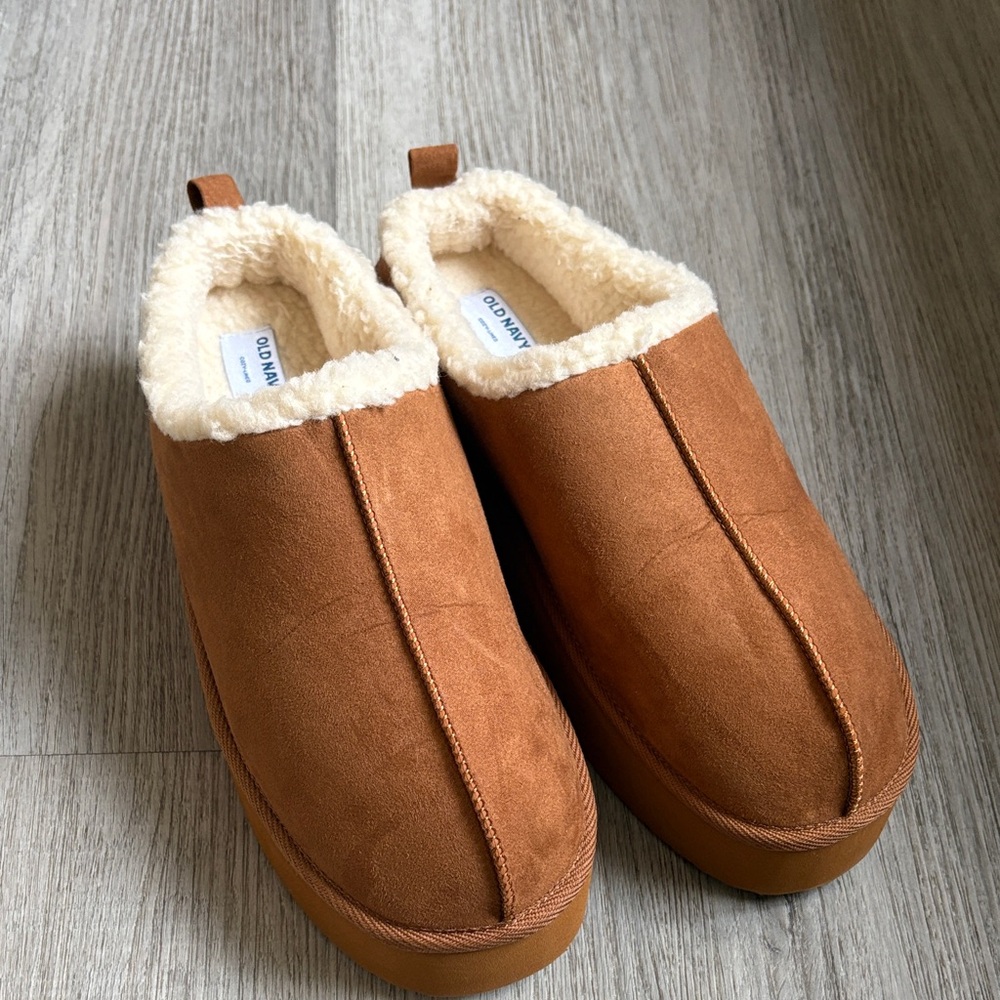 Old Navy Tan Faux Suede Platform Slippers with Cream Lining - Never Worn